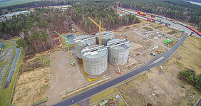 Luftaufnahme Baufortschritt der Stroh-Biomethan-Anlage in Pinnow